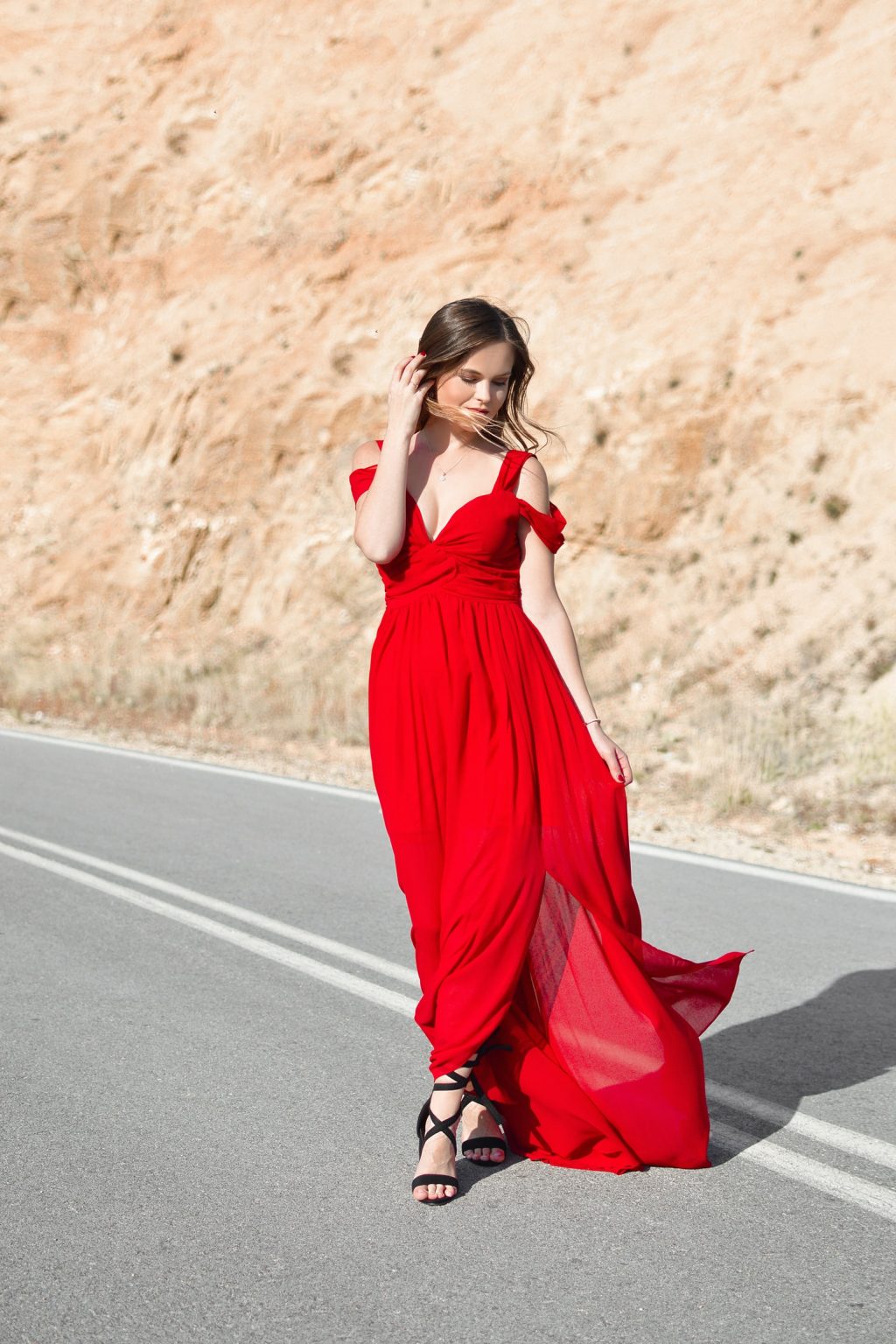 Модное красное платье