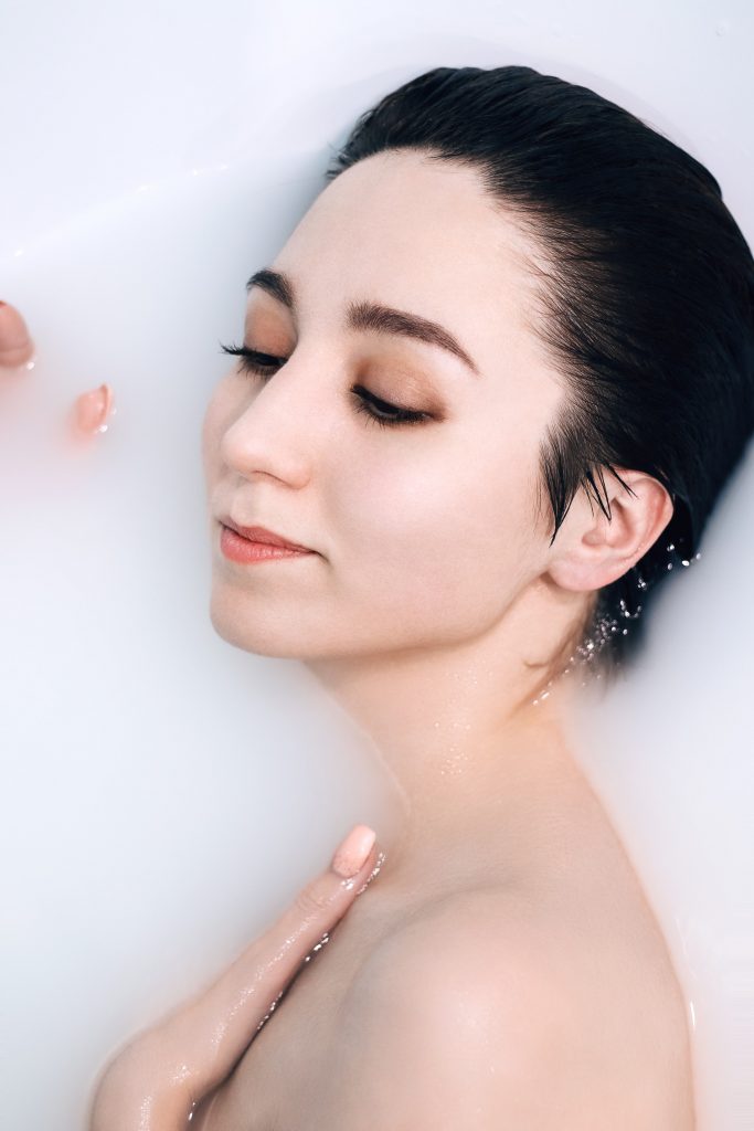 Молочная ванна — рецепт красивой кожи